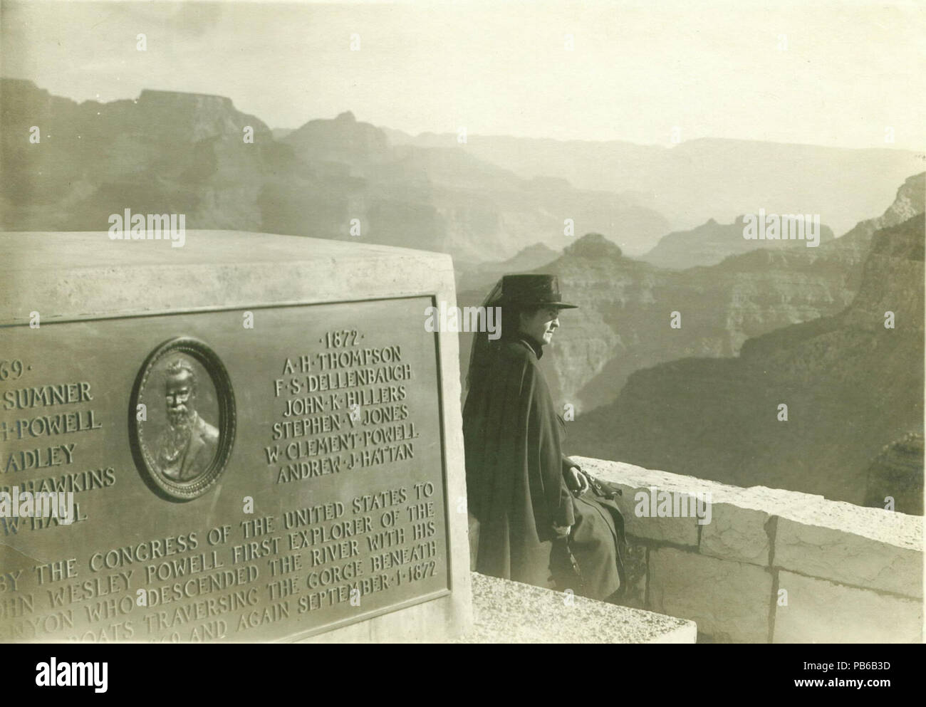 1821 Violinist Maud Powell at Grand Canyon Monument to her uncle John Wesley Powell photographed in 1918 Stock Photo