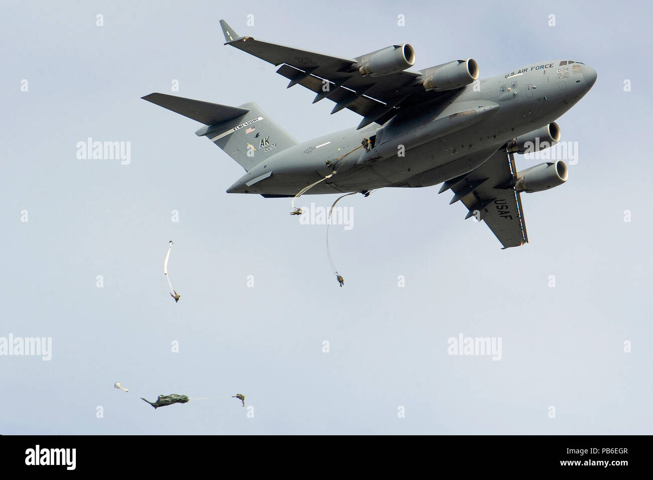 Paratroopers jump from a U.S. Air Force C-17 Globemaster III Stock Photo