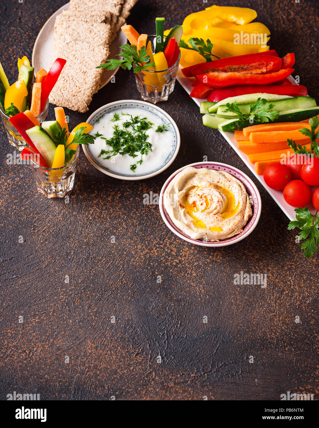 Healthy snacks. Vegetables and hummus Stock Photo - Alamy