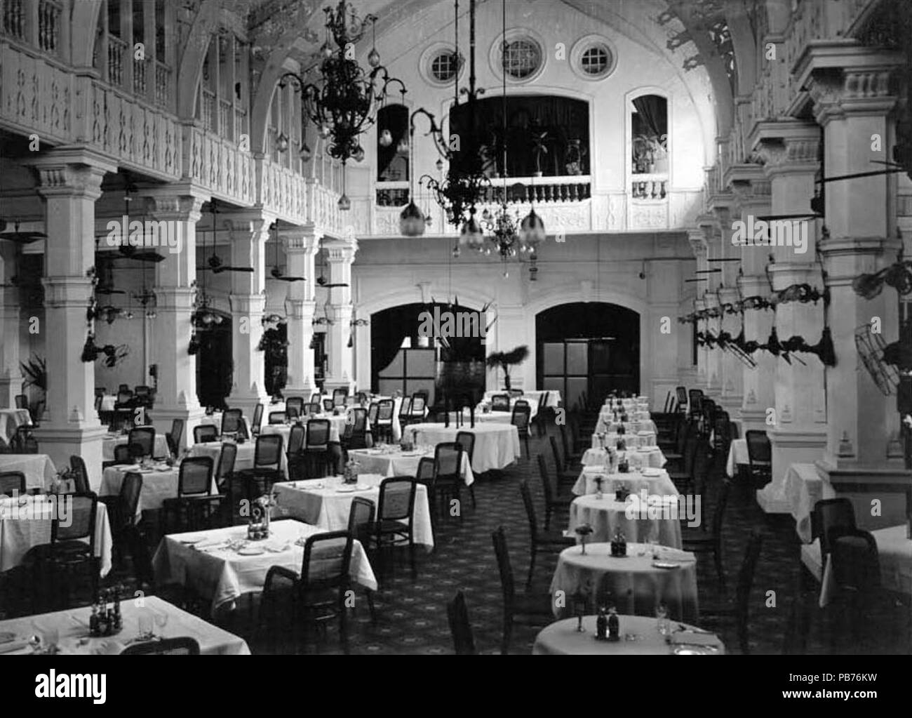 1554 Souvenir of Singapore, 1914 Plate 02 Dining Room Stock Photo Alamy