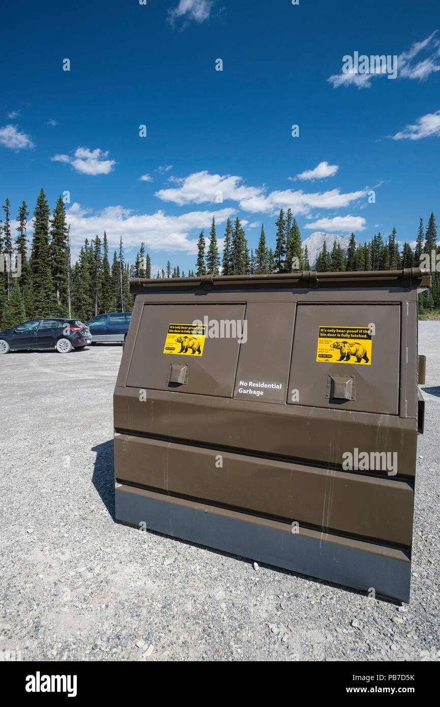 https://c8.alamy.com/comp/PB7D5K/garbage-dumpster-spray-valley-provincial-park-kananaskis-alberta-canada-PB7D5K.jpg