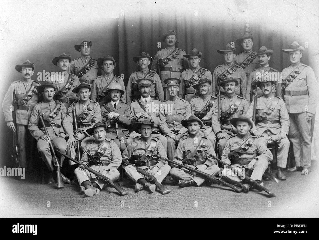 古写真 大量 白黒写真 戦前 戦後 学生 レトロ 家族 軍人 まとめ売り 戦前〜戦後】歴史的軍人モノクロ写真155枚 昭和16 年頃〜31年頃