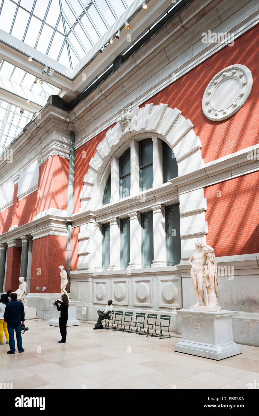 NEW YORK, USA SEP 25, 2015 Part of the Metropolitan Museum of Art