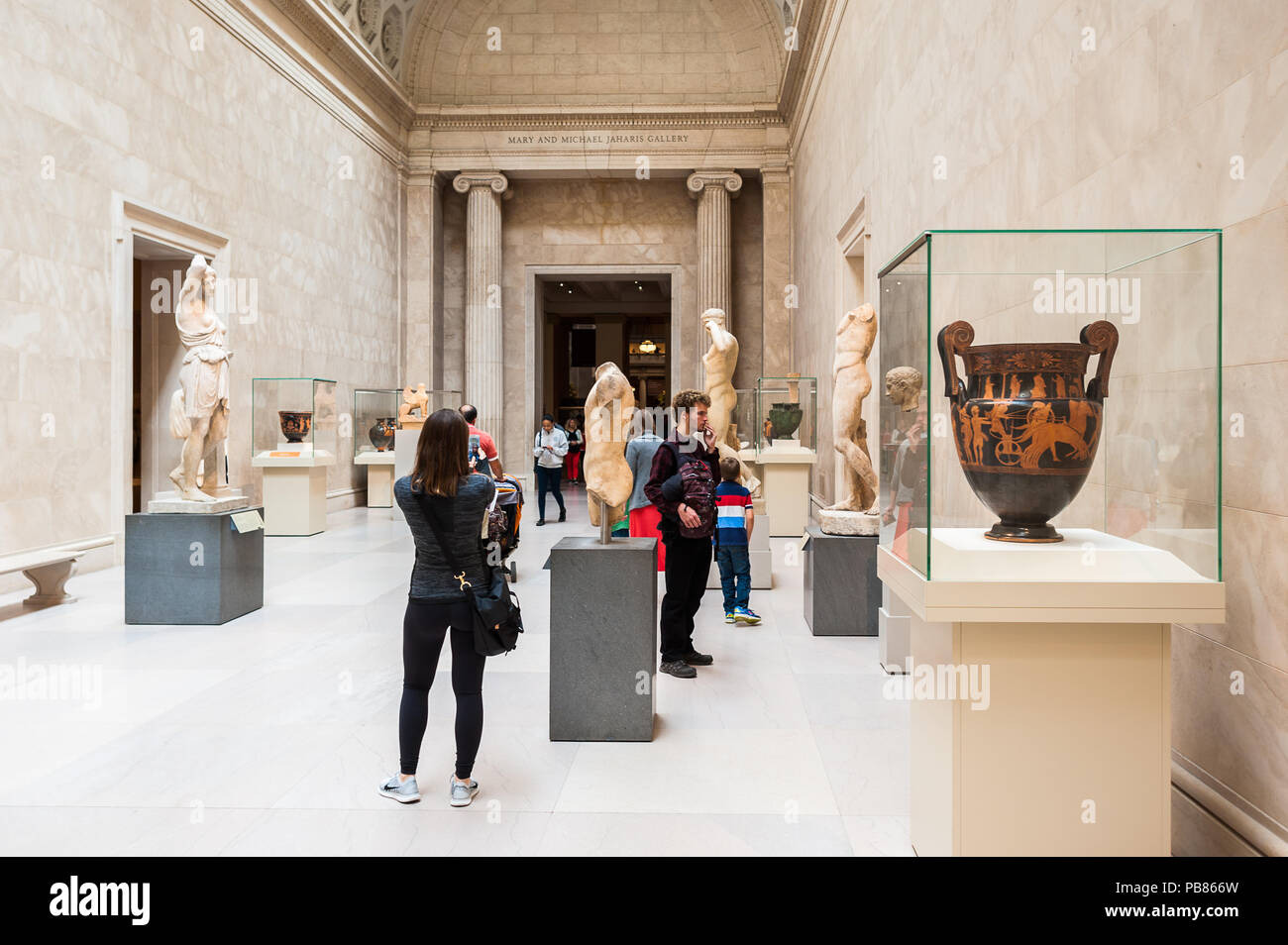 NEW YORK, USA SEP 25, 2015 Interior of the Metropolitan Museum of