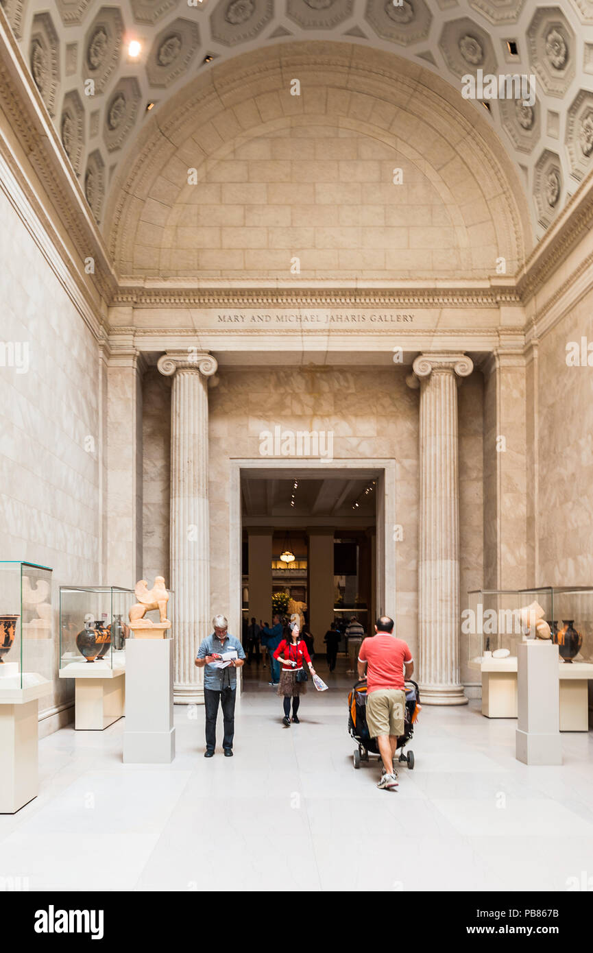 NEW YORK, USA SEP 25, 2015 Metropolitan Museum of Art (the Met), the