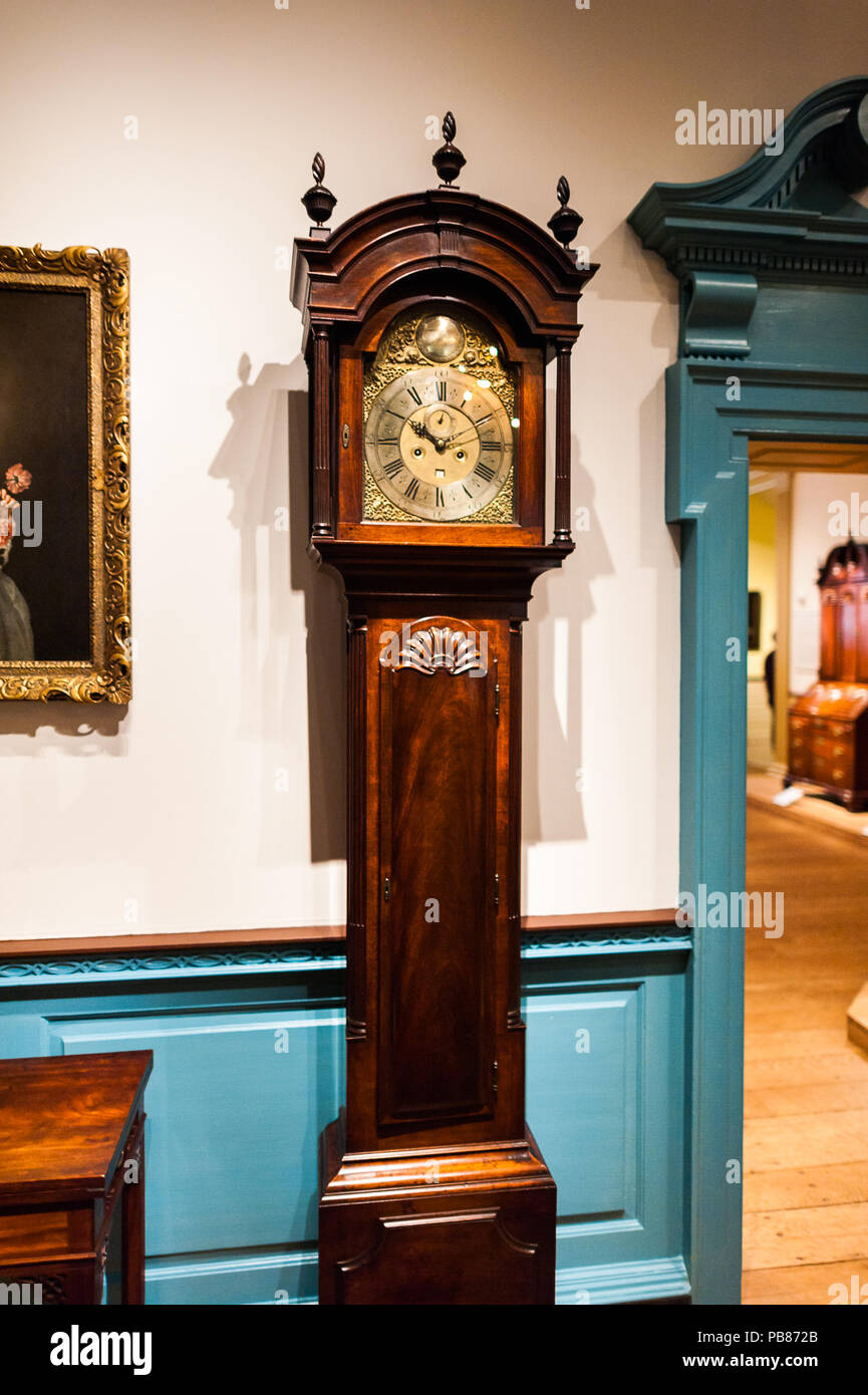 NEW YORK, USA SEP 25, 2015 Picture gallery in the Metropolitan