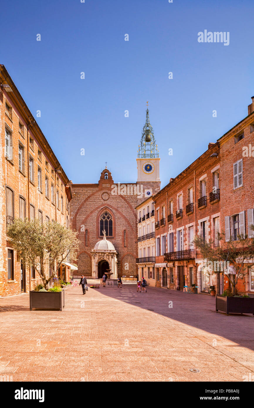 Place Leon Gambetta and the Cathedral Basilica of Saint John the Baptist, Perpignan, Languedoc-Roussillon, Pyrenees-Orientales, France. Stock Photo