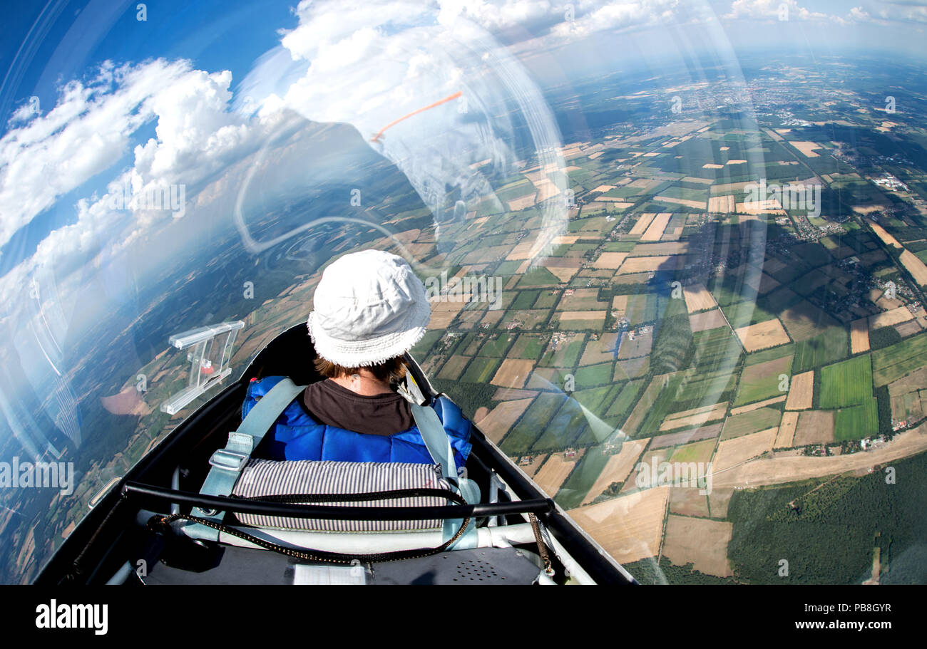 Burgdorf, Germany. 25th July, 2018. Astrid Angermann, longtime glider pilot of the Luftsportverein Burgdorf, flies in a glider over the landscape north of Hanover. The persistent heat provies a good thermal for the glider pilots in Lower Saxony. (to dpa 'Heat inspires glider pilots - BFU: Accident figures rise ' from 27.07.2018) Credit: Hauke-Christian Dittrich/dpa/Alamy Live News Stock Photo