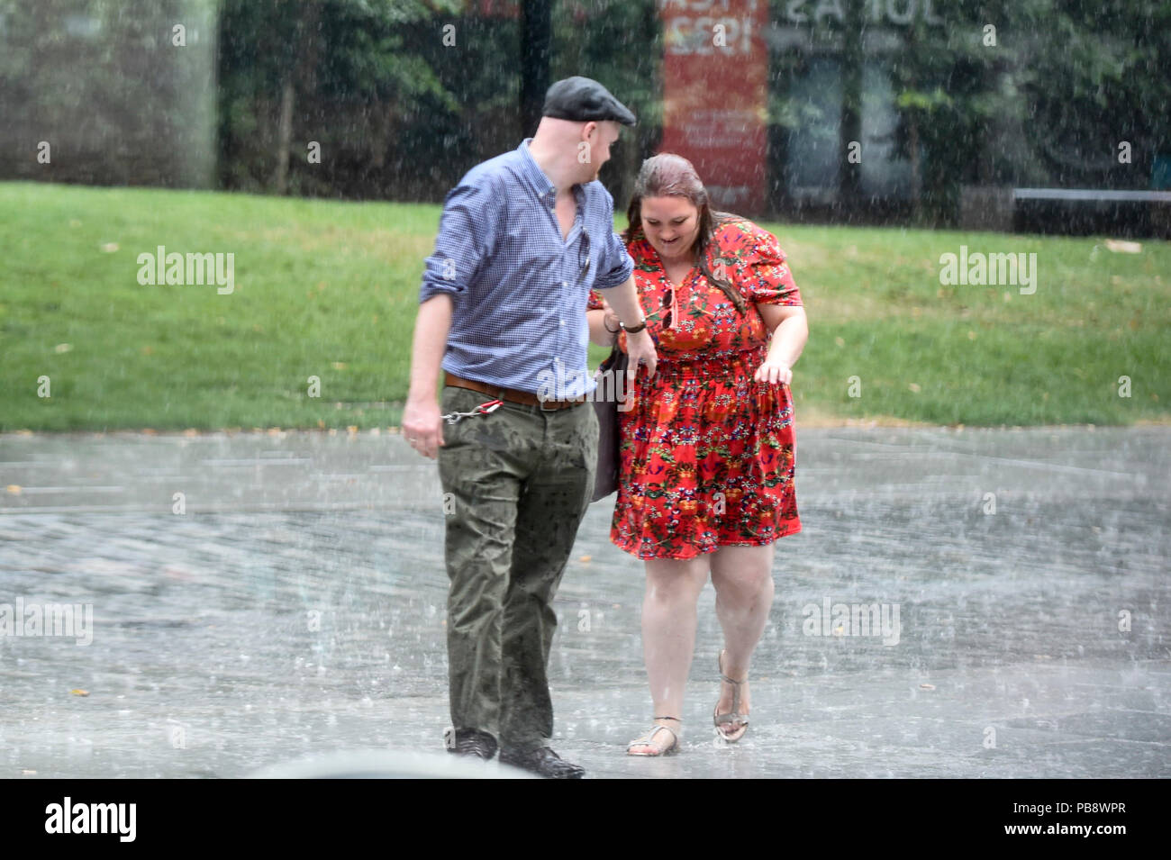 Couple caught in the rain hi-res stock photography and images - Alamy