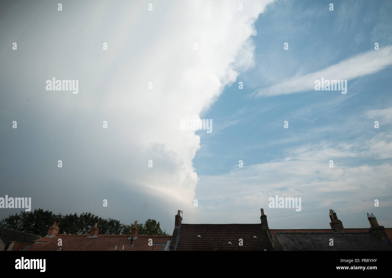 Gainford, County Durham, UK. 27th July 2018. A bank of storm clouds approaches over Gainford in County Durham as thunder and lightning is forecast overnight. Credit Robert Smith/AlamyLiveNews Stock Photo