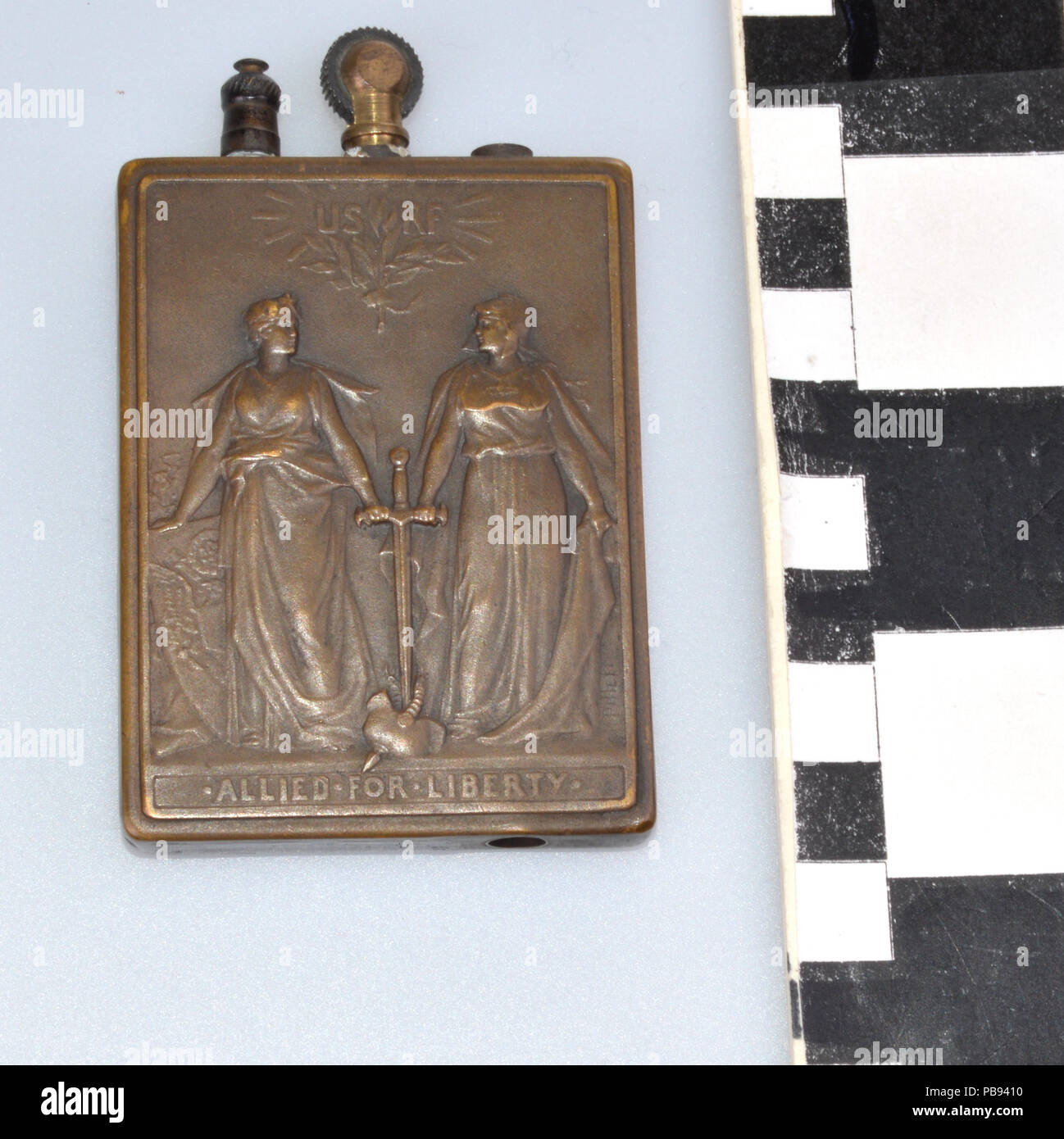 Military commemorative objects hi-res stock photography and images - Alamy