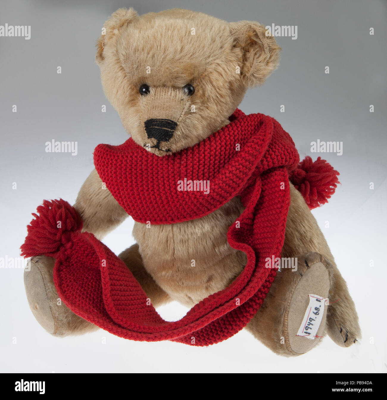 Lot - U.S. 1994 Limited Edition 1,443 of 3,500 17 Steiff Louis jointed  Growler brown mohair Teddy Bear (44), wearing a heavy St. Louis 1904  World's Fair Grand Prize metal. Has Ear