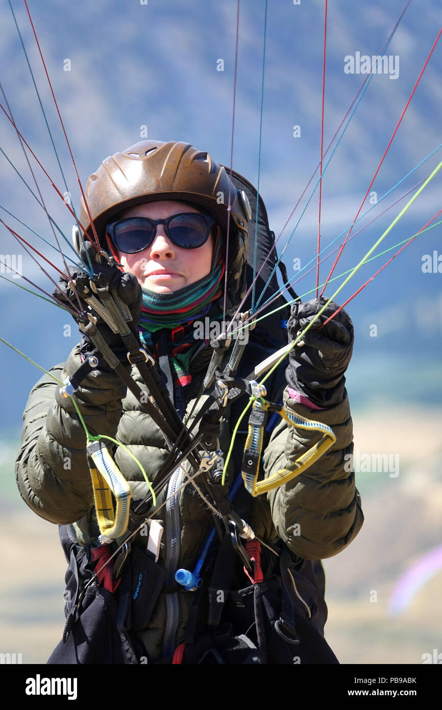 Female paragliding hires stock photography and images Alamy