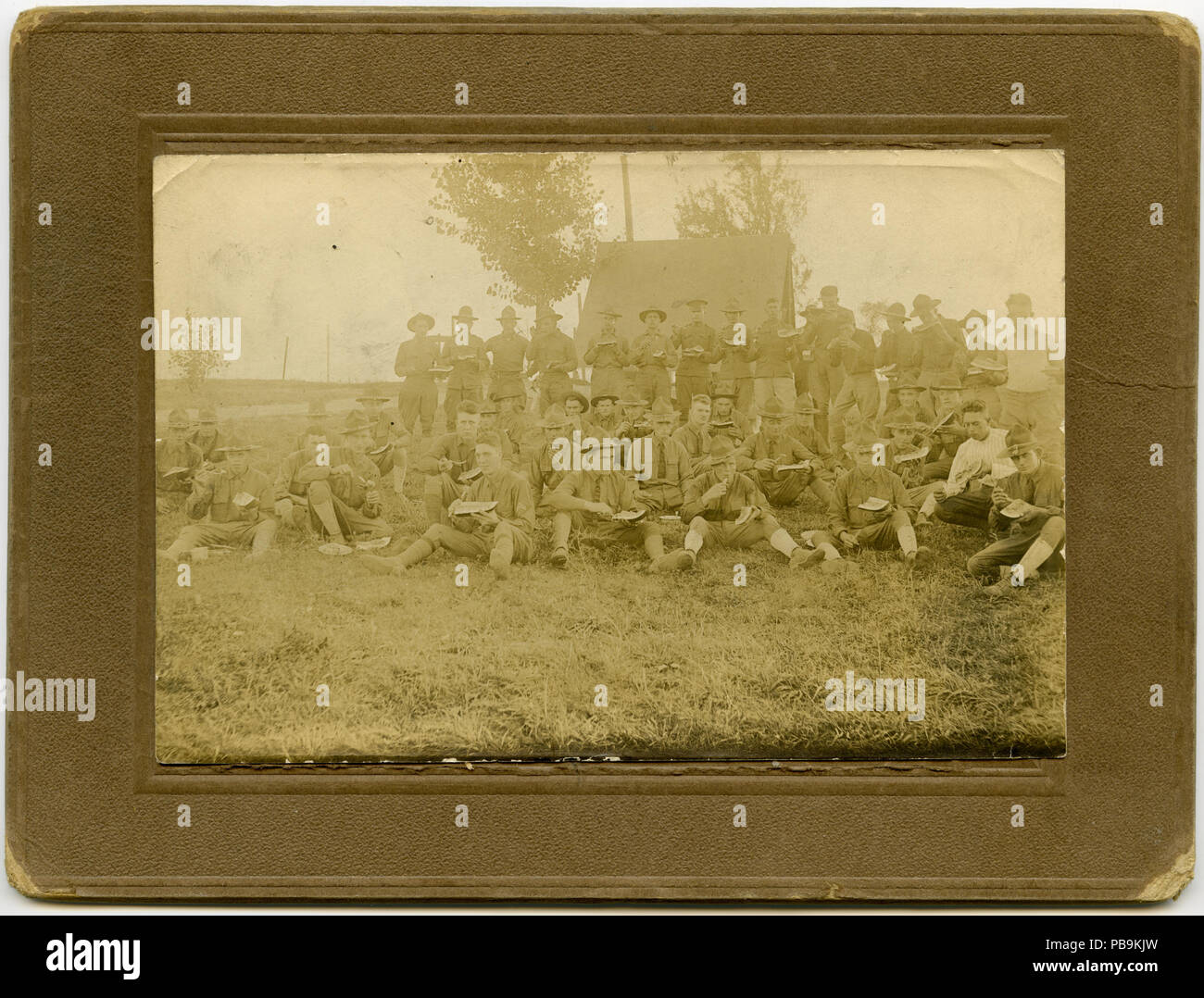 Large group of soldiers hi-res stock photography and images - Alamy
