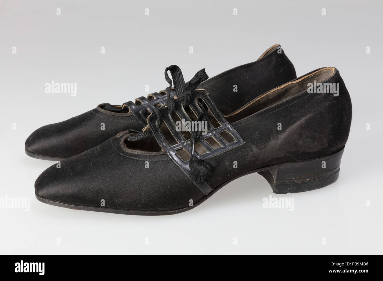 Peters Shoe Company Diamond Brand Weatherbird women's black shoes