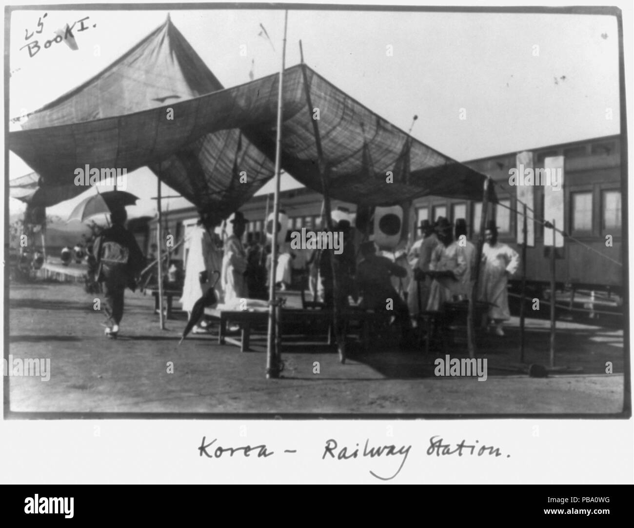 Railway platform historical Black and White Stock Photos & Images - Alamy