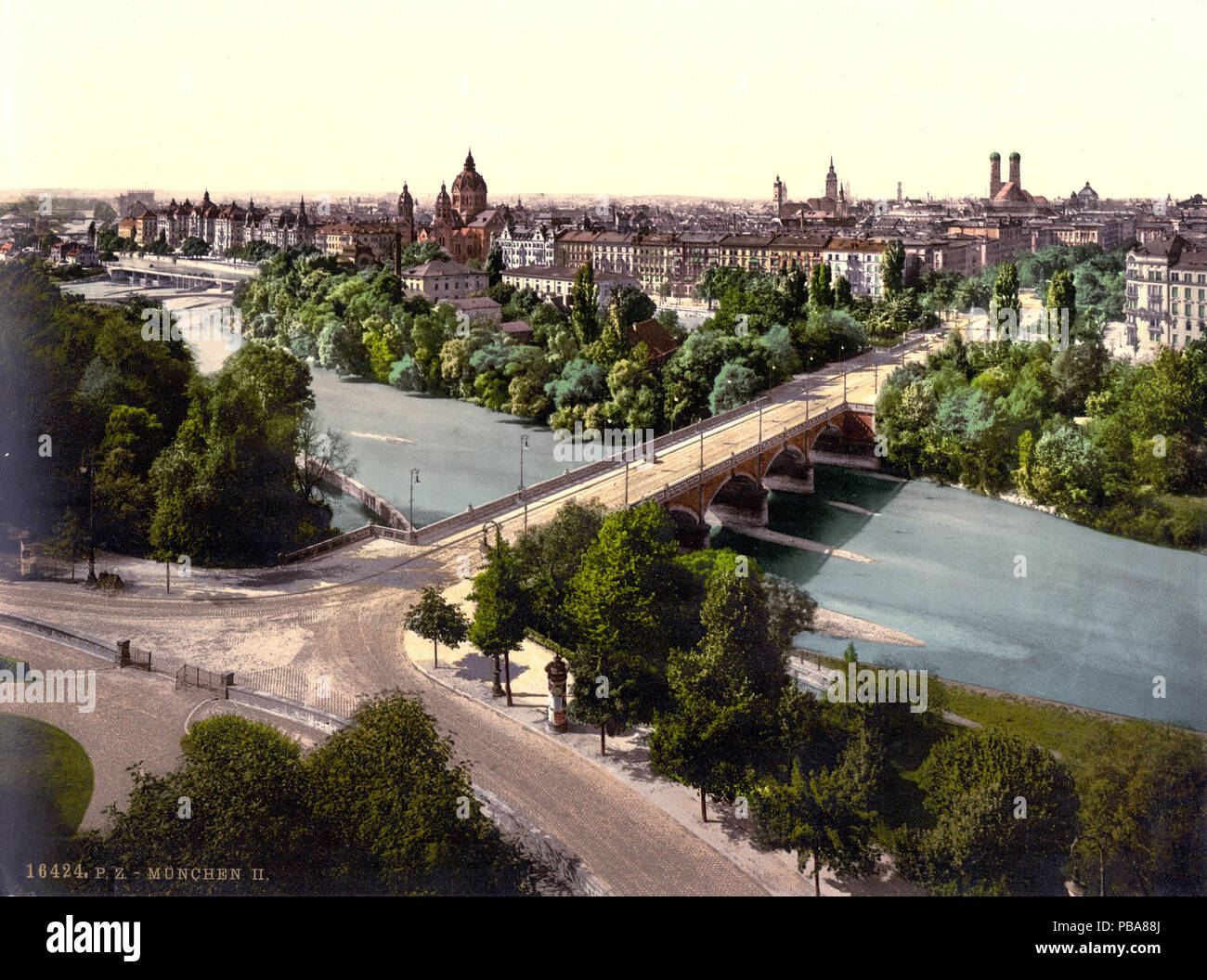 . Deutsch: Stadtansicht von München vom Maximilianeum aus gesehen, Postkarte Ende 19. Jahrhundert. between 1890 and 1905 1070 Muenchen vom Maximilianeum Stock Photo