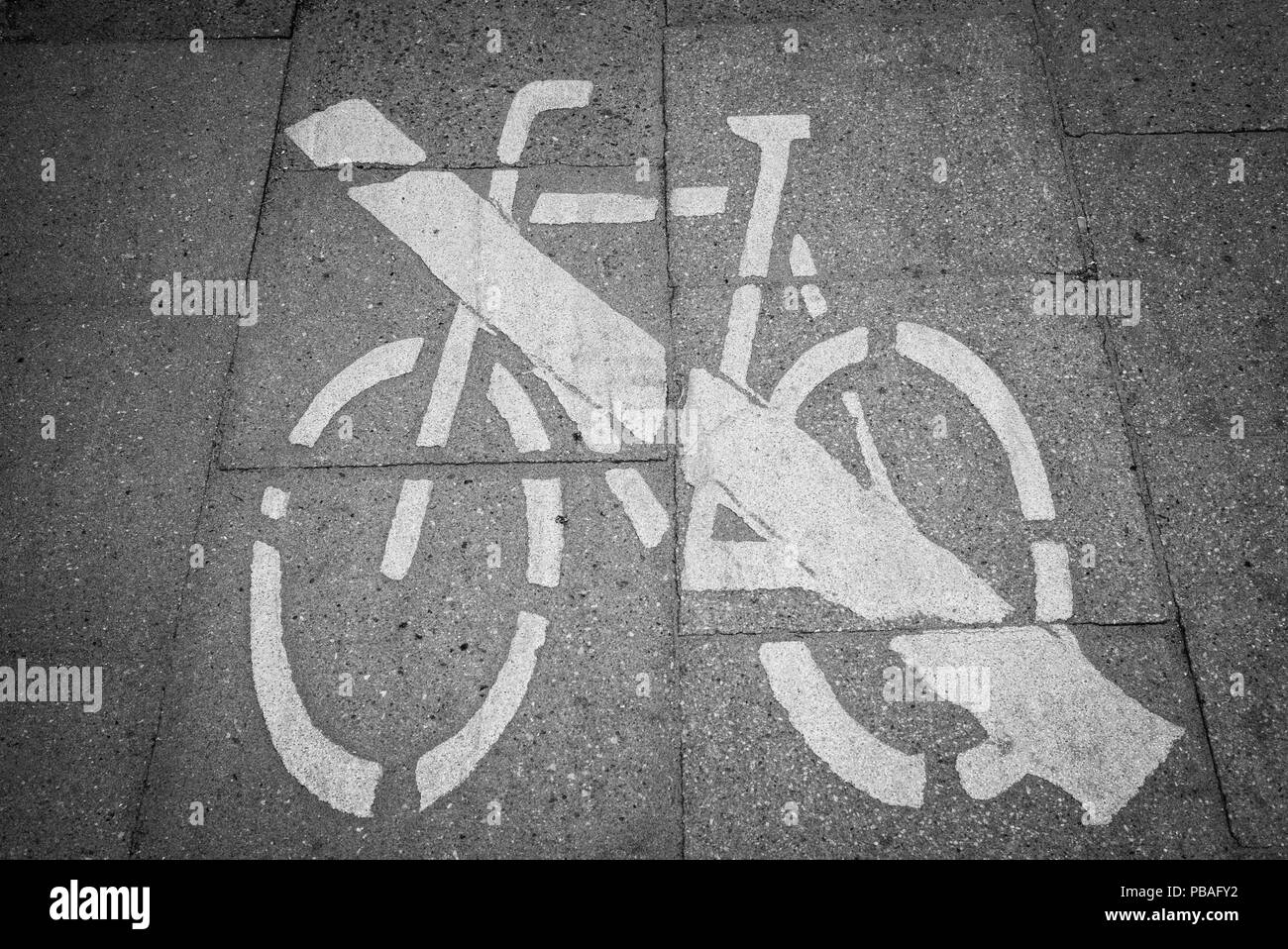 Strassenmarkierung Fahrradweg Stock Photo Alamy