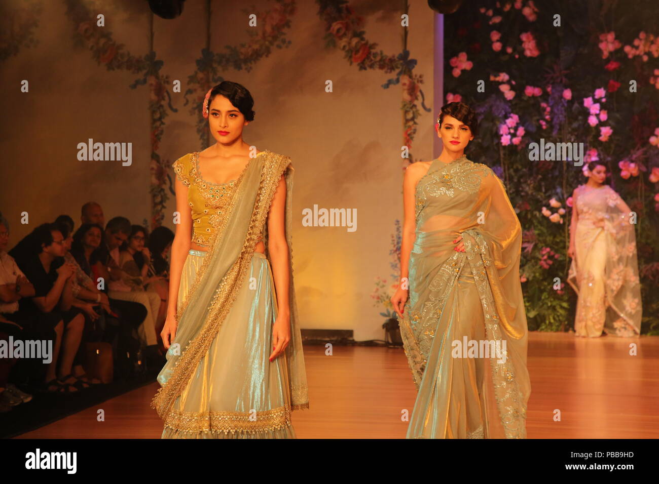 New Delhi, India. 26th July, 2018. Models presenting the new collection