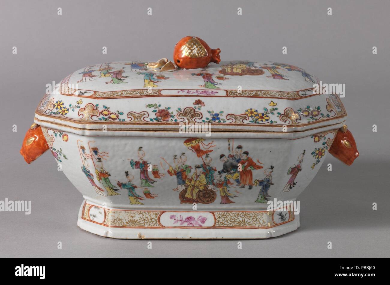 Porcelain soup tureen hires stock photography and images Alamy