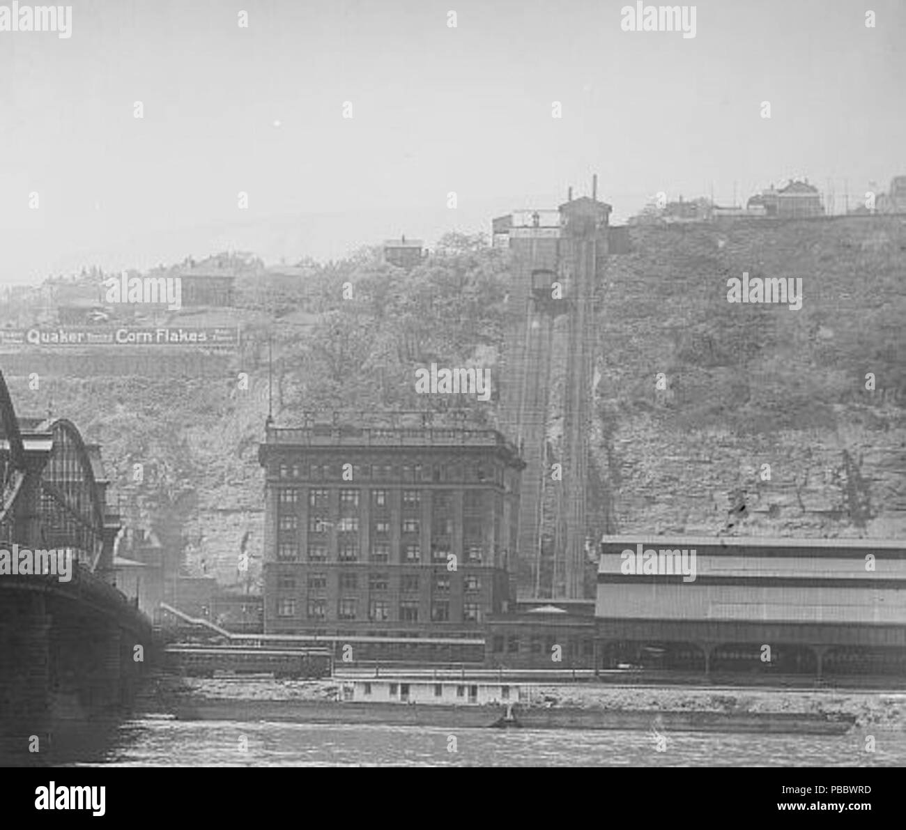 1148 P. &amp; L.E. Ry. Pittsburgh and Lake Erie Railroad station and Mt. Washington, Pittsburgh, Pa. c.1905 (cropped) Stock Photo