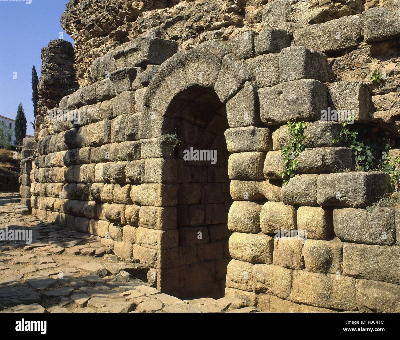 PUERTA DE ENTRADA AL ESCENARIO DEL TEATRO ROMANO DE MERIDA - SIGLO I AC. Location: TEATRO ROMANO-EDIFICIO. Stock Photo