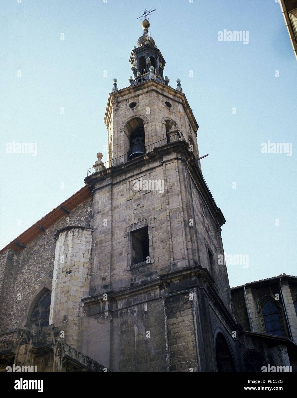 IGLESIA DE SAN PEDRO - TORRE. Location: ST. PETER'S CHURCH, VITORIA, ALAVA, SPAIN. Stock Photo
