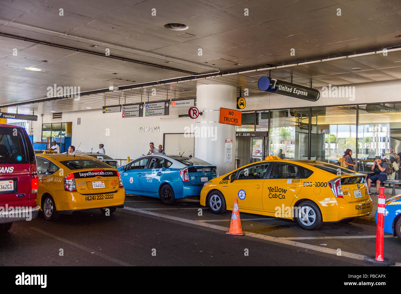 LOS ANGELES, USA SEP 26, 2015 Taxi cab line at the Los Angeles