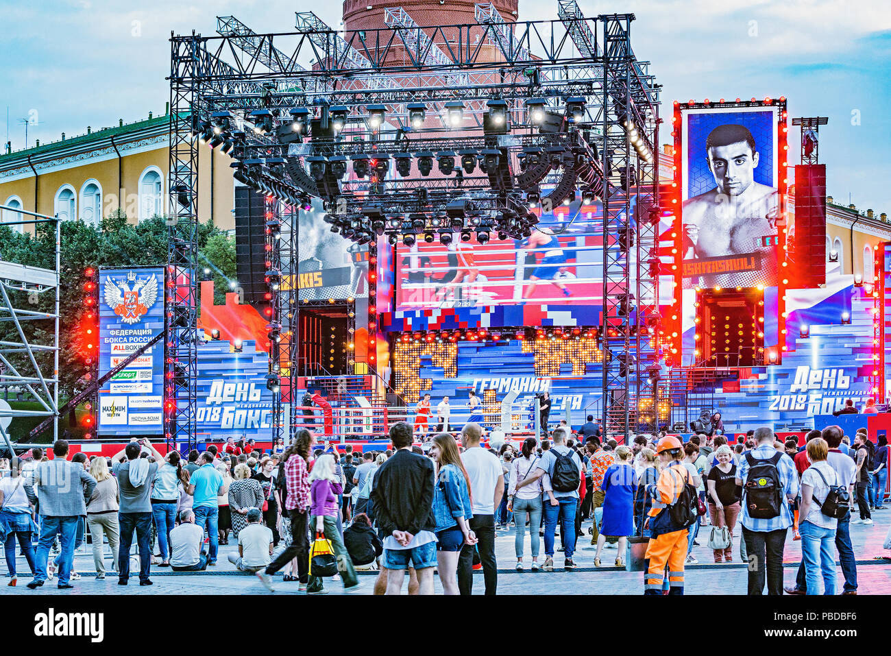 Boxing arena fans hi-res stock photography and images - Alamy
