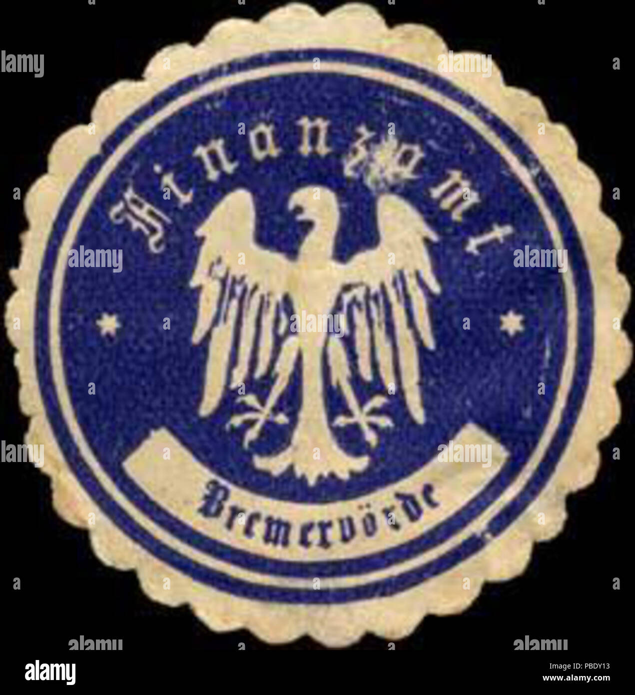 Alte Briefverschlussmarke aus Papier, welche seit ca. 1850 von Behoerden, Anwaelten, Notaren und Firmen zum verschliessen der Post verwendet wurde. 1355 Siegelmarke Finanzamt Bremervörde W0310818 Stock Photo