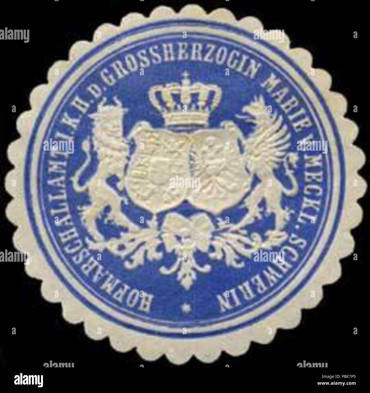 Alte Briefverschlussmarke aus Papier, welche seit ca. 1850 von Behoerden, Anwaelten, Notaren und Firmen zum verschliessen der Post verwendet wurde. 1402 Siegelmarke Hofmarschallamt Ihrer Königlichen Hoheit der Grossherzogin Marie von Mecklenburg Schwerin W0239830 Stock Photo