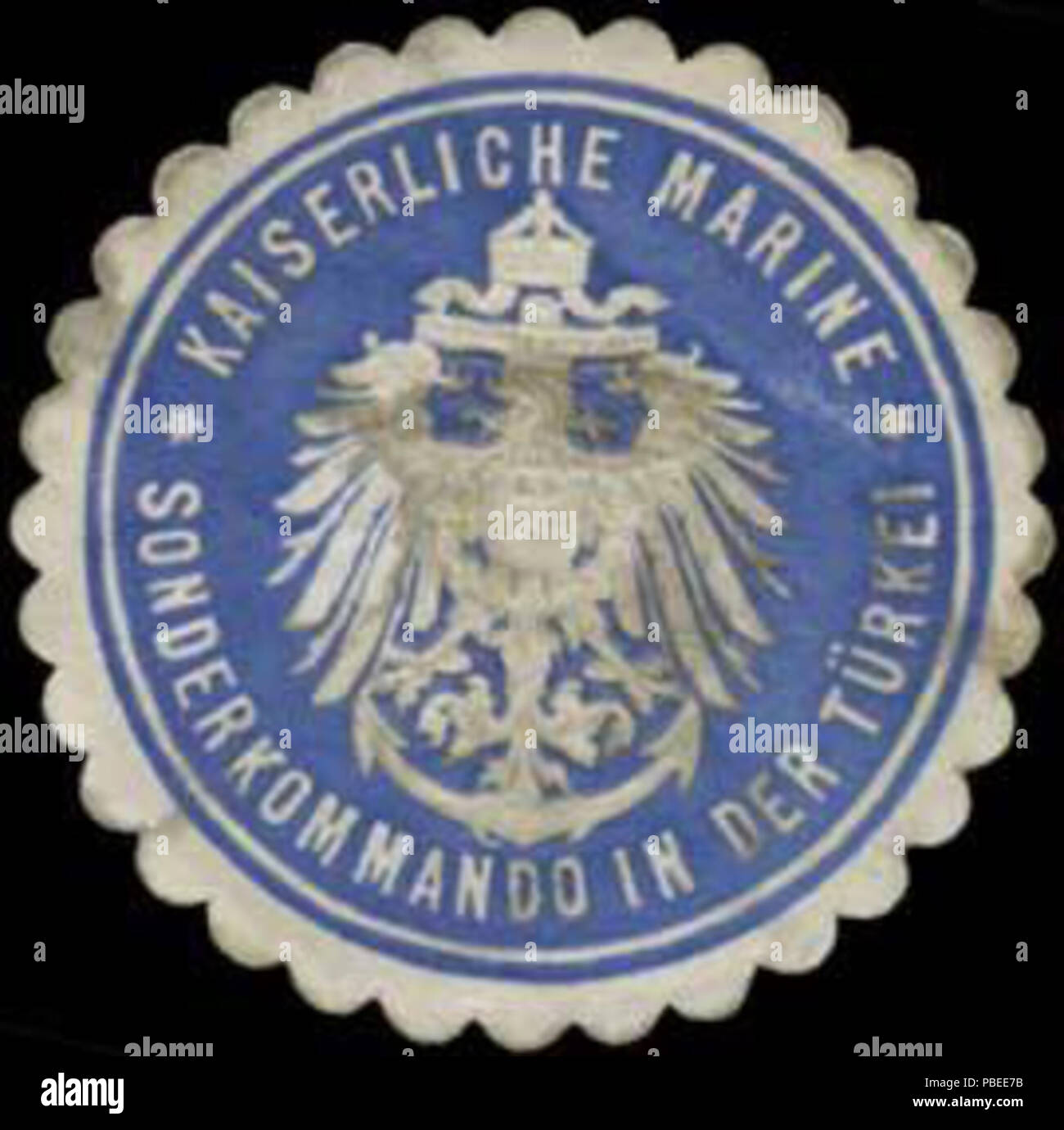 Alte Briefverschlussmarke aus Papier, welche seit ca. 1850 von Behoerden, Anwaelten, Notaren und Firmen zum verschliessen der Post verwendet wurde. 1439 Siegelmarke Kaiserliche Marine Sonderkommando in der Türkei W0334835 Stock Photo