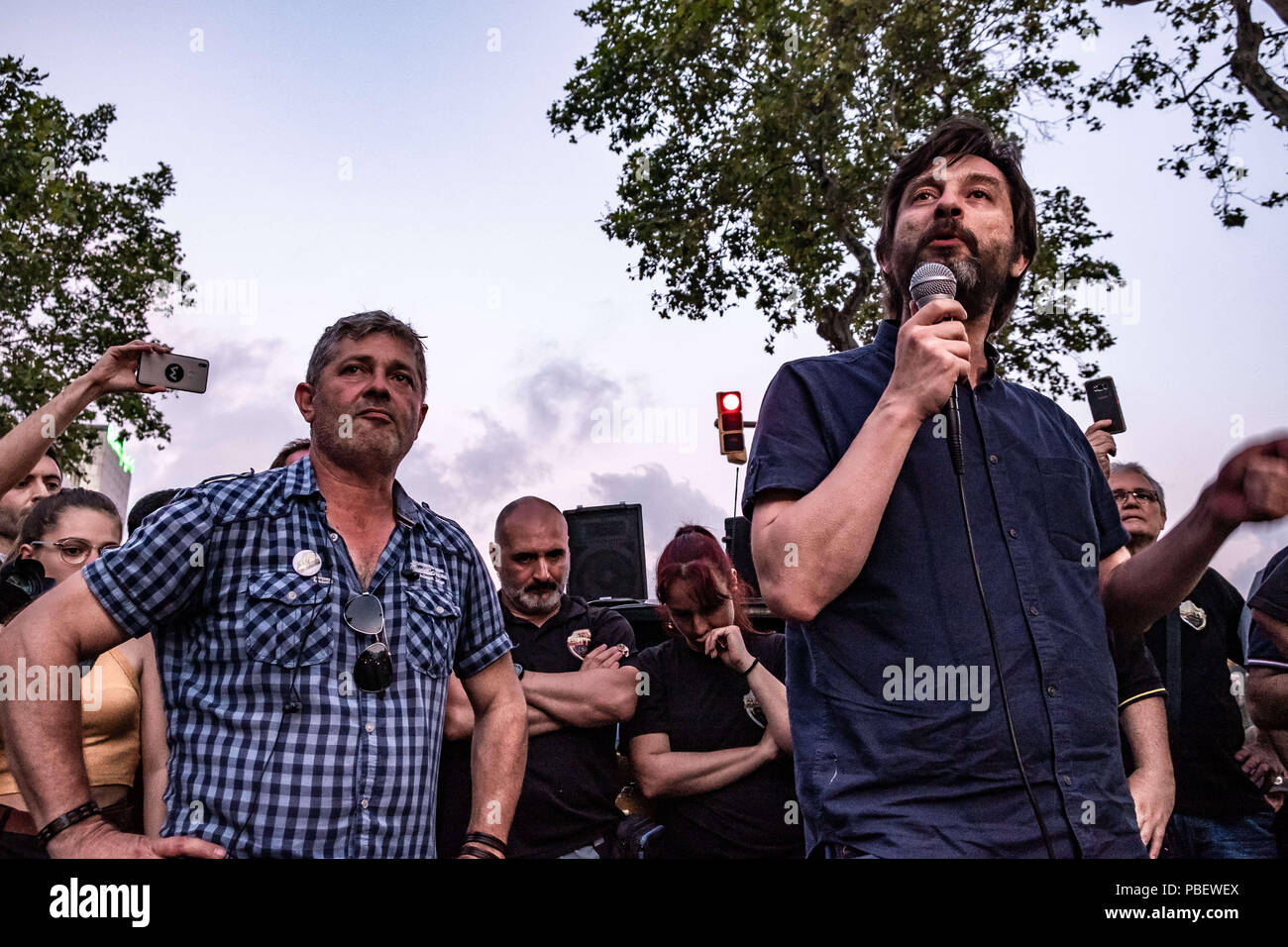 Barcelona, Catalonia, Spain. 28th July, 2018. Rafa Mayoral, Deputy of Podemos is seen making a speech.Taxi drivers strike indefinitely and hundreds of taxis are parked along the Gran VÃ-a de Barcelona. The taxi drivers plan to keep the strike until the Government of Spain approves next Friday a decree Law with the modifications claimed. Credit: Paco Freire/SOPA Images/ZUMA Wire/Alamy Live News Stock Photo