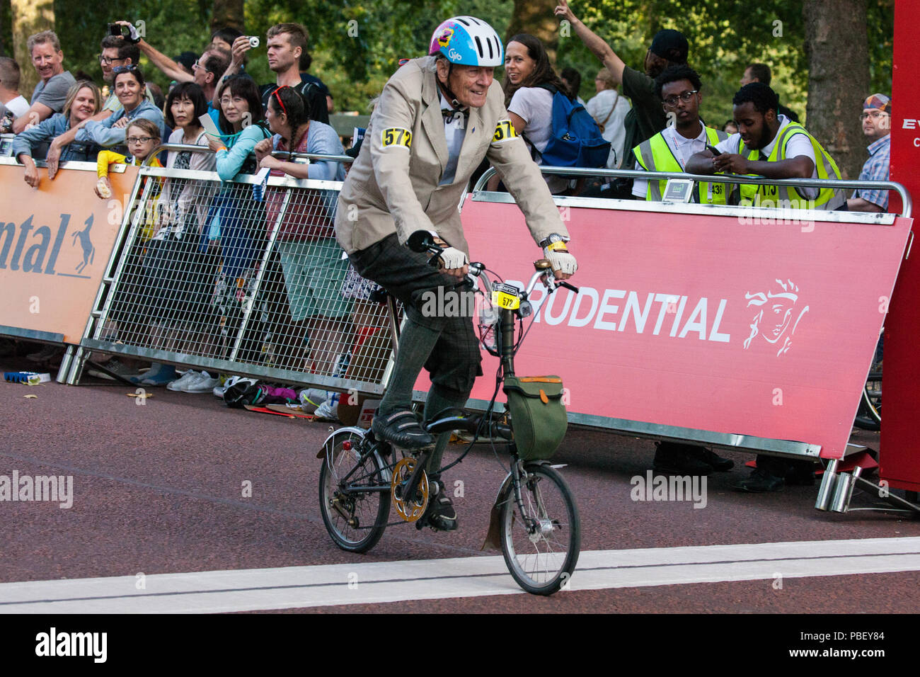 London, UK. 28th July, 2018. Over 500 smartly-dressed Brompton riders ...