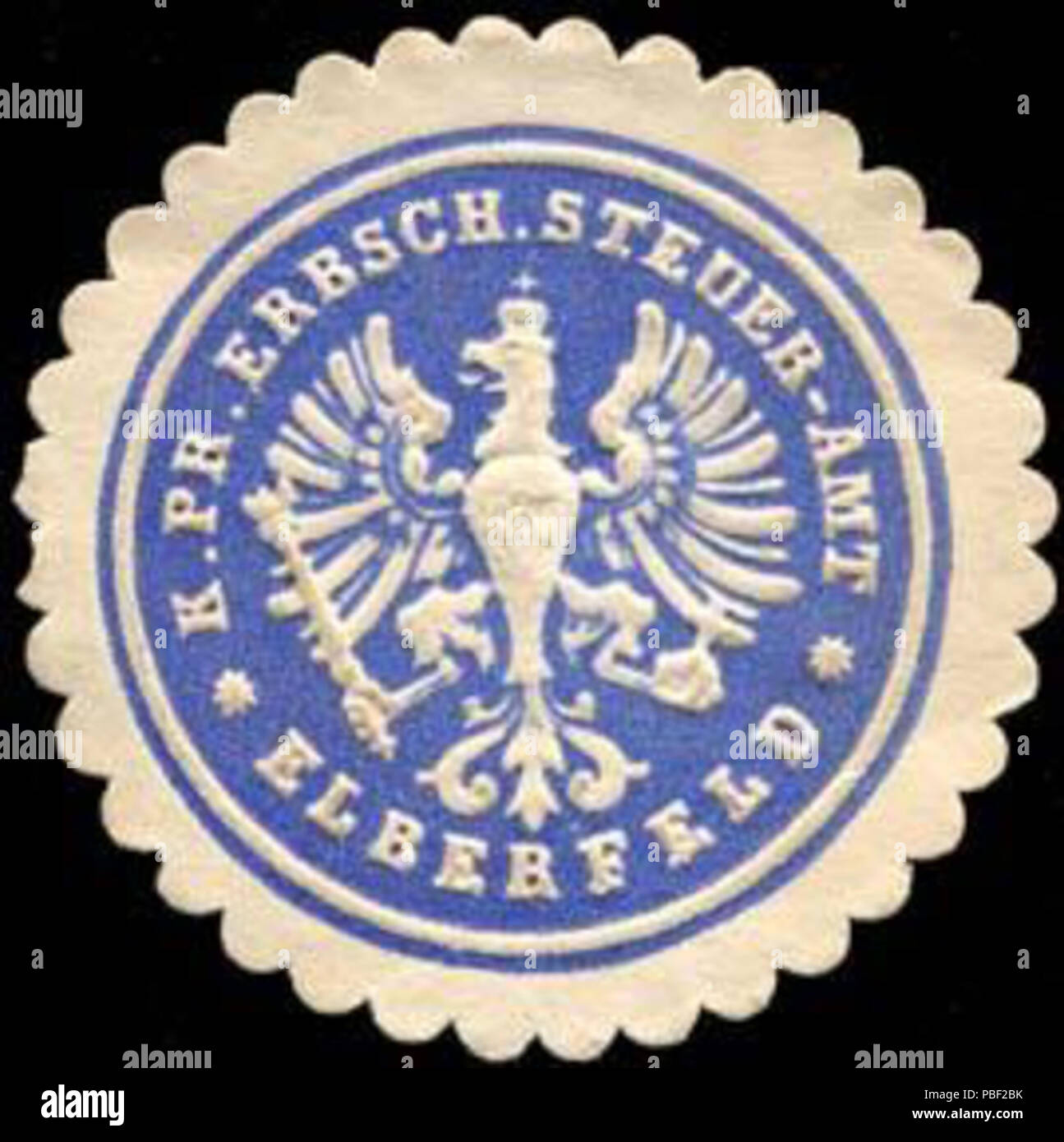 Alte Briefverschlussmarke aus Papier, welche seit ca. 1850 von Behoerden, Anwaelten, Notaren und Firmen zum verschliessen der Post verwendet wurde. 1457 Siegelmarke Königlich Preussisches Erbschaft Steuer - Amt - Elberfeld W0235487 Stock Photo