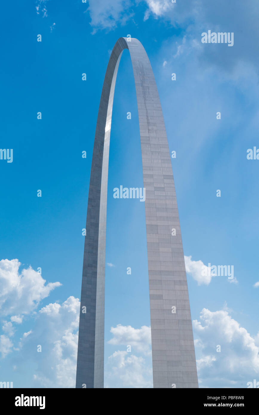 St Louis Gateway Arch in Missouri against a blue sky Stock Photo