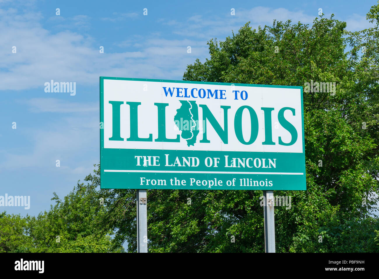 Welcome to Illinois sign along the state border Stock Photo
