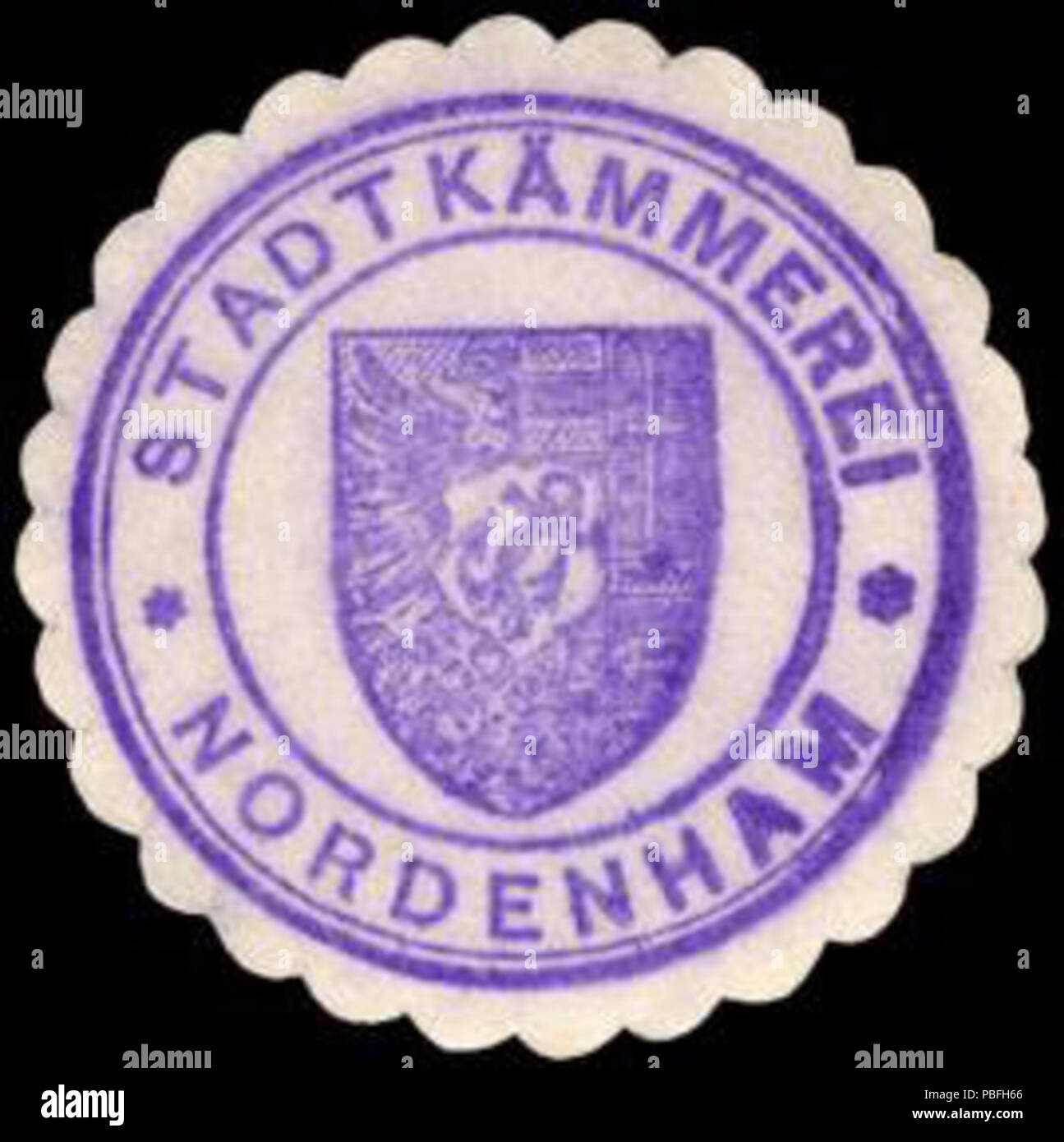 Alte Briefverschlussmarke aus Papier, welche seit ca. 1850 von Behoerden, Anwaelten, Notaren und Firmen zum verschliessen der Post verwendet wurde. 1523 Siegelmarke Stadtkämmerei - Nordenham W0229368 Stock Photo