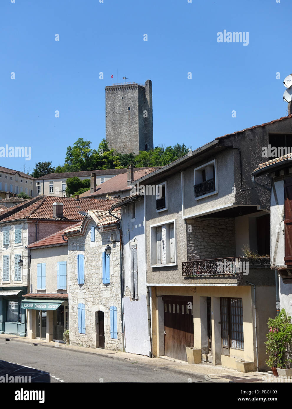 old-houses-in-the-village-of-montcuq-france-stock-photo-alamy