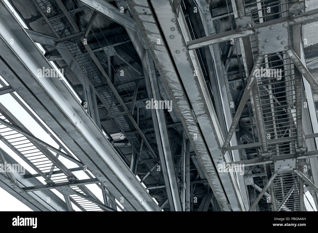 Steel truss railway bridge hi-res stock photography and images - Alamy