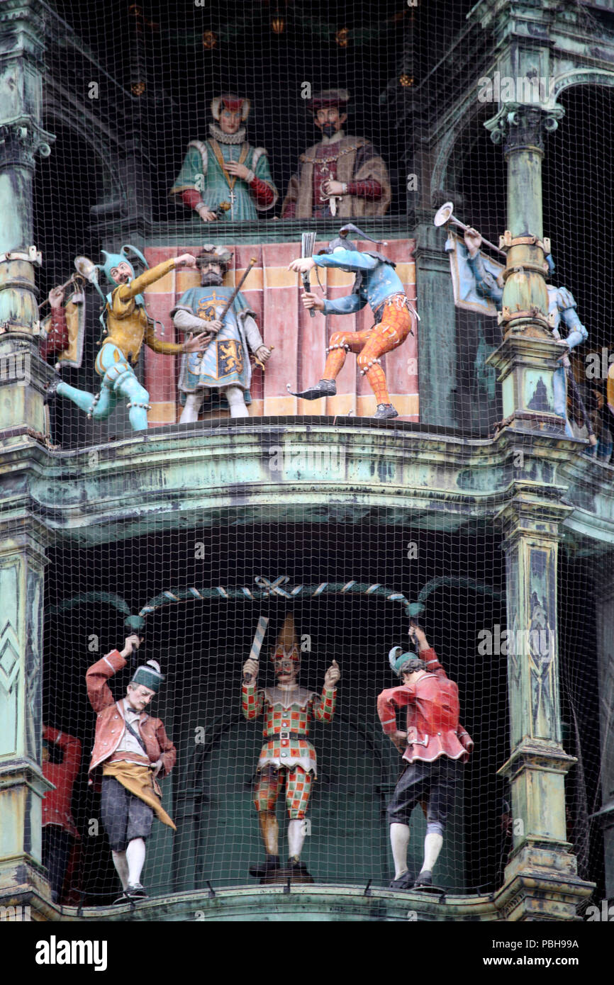 Glockenspiel on the city hall of Munich, Germany Stock Photo Alamy