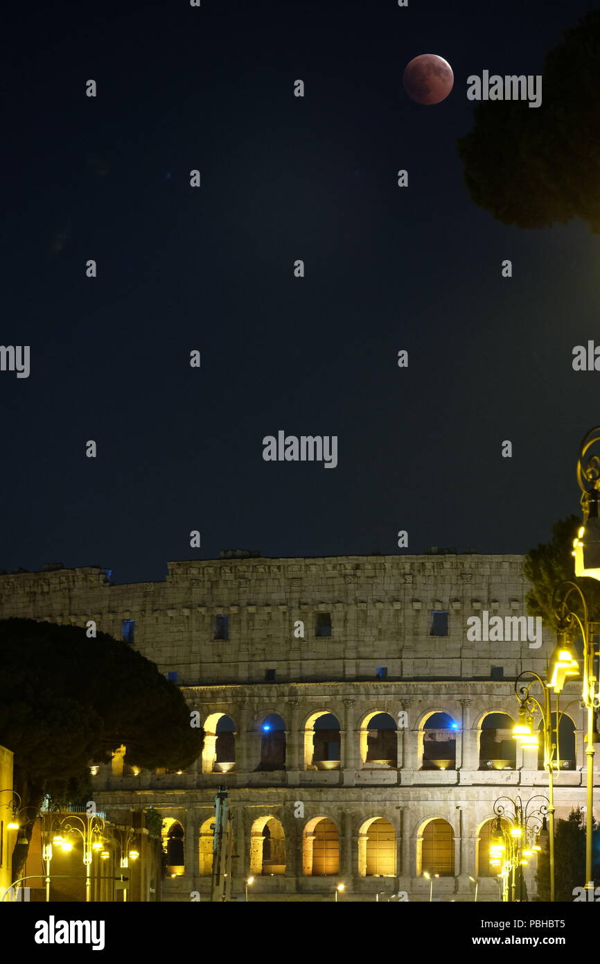 full red moon lunar eclipse Stock Photo - Alamy