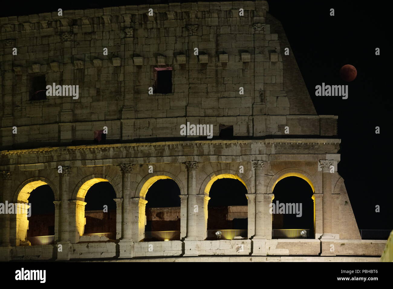 full red moon lunar eclipse Stock Photo - Alamy