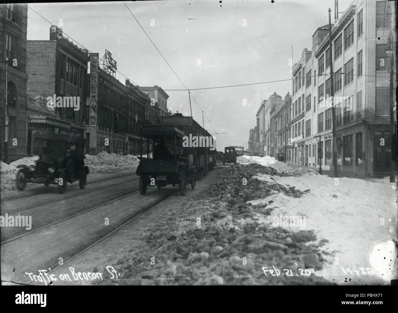 1770 Traffic on Beacon Street, February 1920 Stock Photo - Alamy