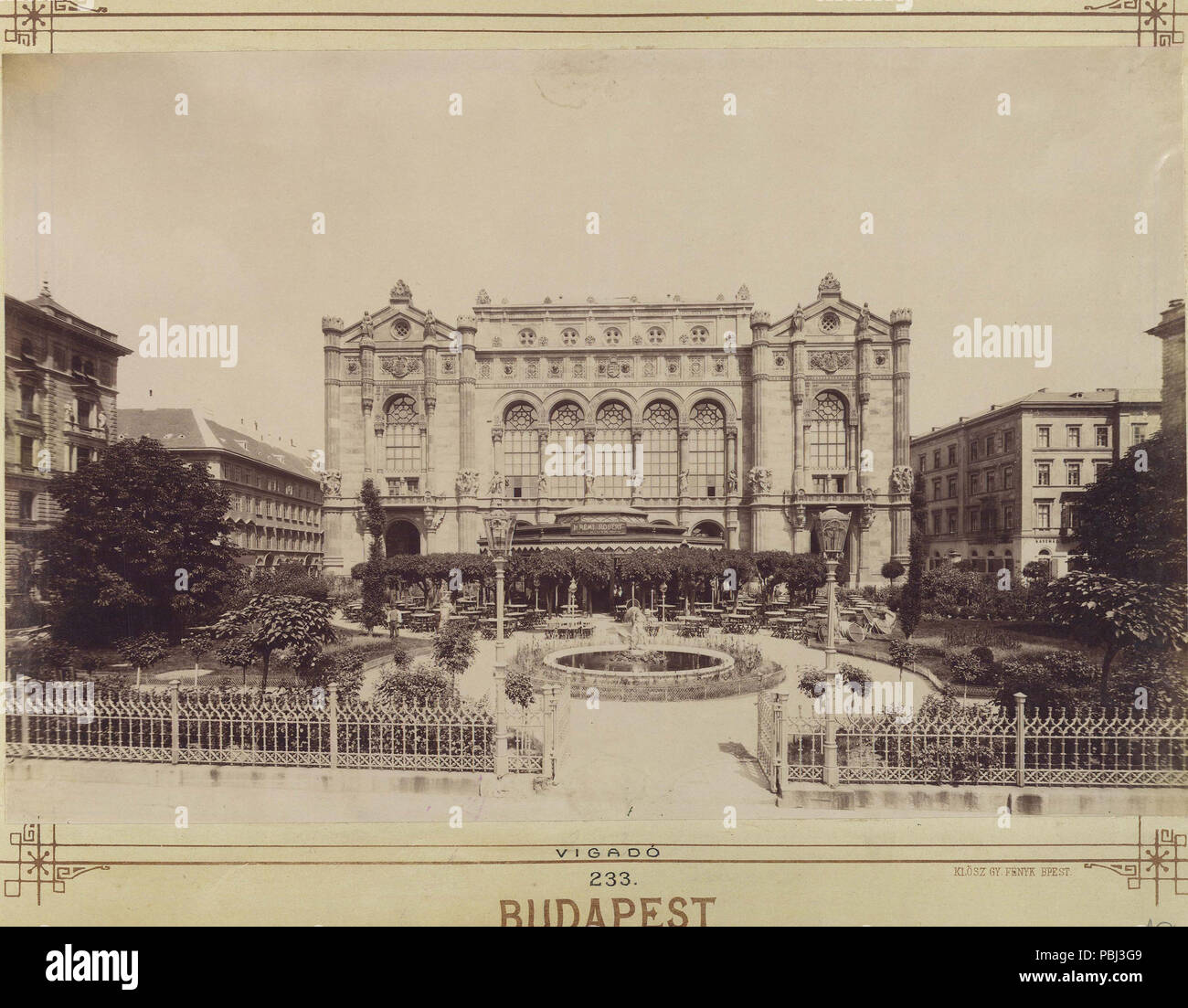 1819 Vigadó tér, a Vigadó és előtte a Kioszk (Hangli). - Budapest, Fortepan  82561 Stock Photo - Alamy