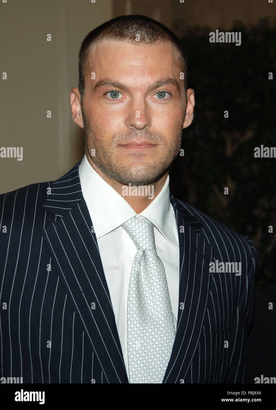 Brian Austin Green arriving at the Beverly Hills 90210 and Melrose Place DVD Release Party at the Beverly Hilton in Los Angeles.  headshot eye contact  GreenBrianAustin 021 Red Carpet Event, Vertical, USA, Film Industry, Celebrities,  Photography, Bestof, Arts Culture and Entertainment, Topix Celebrities fashion /  Vertical, Best of, Event in Hollywood Life - California,  Red Carpet and backstage, USA, Film Industry, Celebrities,  movie celebrities, TV celebrities, Music celebrities, Photography, Bestof, Arts Culture and Entertainment,  Topix, headshot, vertical, one person,, from the year , 2 Stock Photo