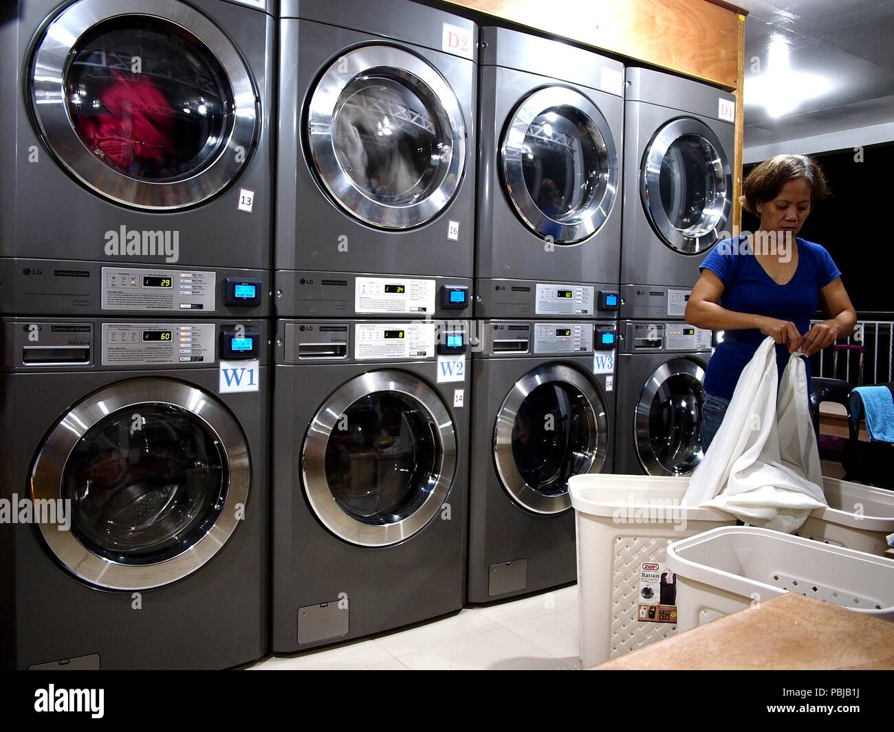 Laundromat High Resolution Stock Photography And Images Alamy