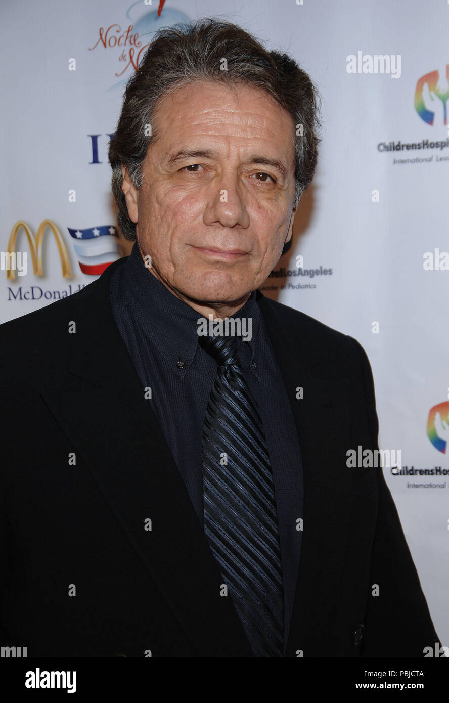 Edward James Olmos  arriving at the NOCHE DE NINOS GALA honoring Johnny Depp at the Beverly Hilton In Los Angeles.  headshot eye contact OlmosEdwardJames96 Red Carpet Event, Vertical, USA, Film Industry, Celebrities,  Photography, Bestof, Arts Culture and Entertainment, Topix Celebrities fashion /  Vertical, Best of, Event in Hollywood Life - California,  Red Carpet and backstage, USA, Film Industry, Celebrities,  movie celebrities, TV celebrities, Music celebrities, Photography, Bestof, Arts Culture and Entertainment,  Topix, headshot, vertical, one person,, from the year , 2006, inquiry tsun Stock Photo