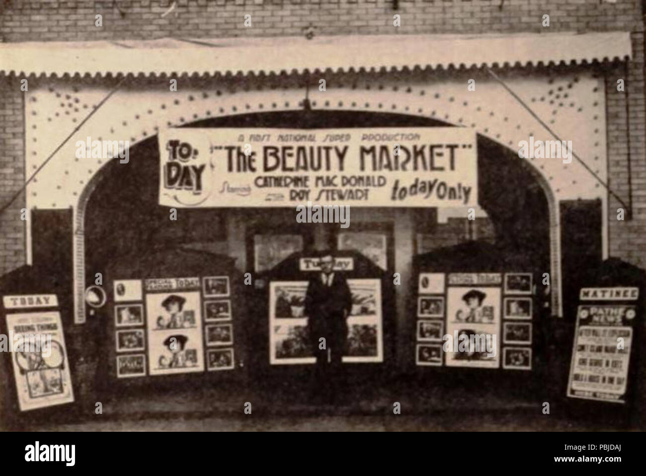 Movie theater posters hires stock photography and images Alamy
