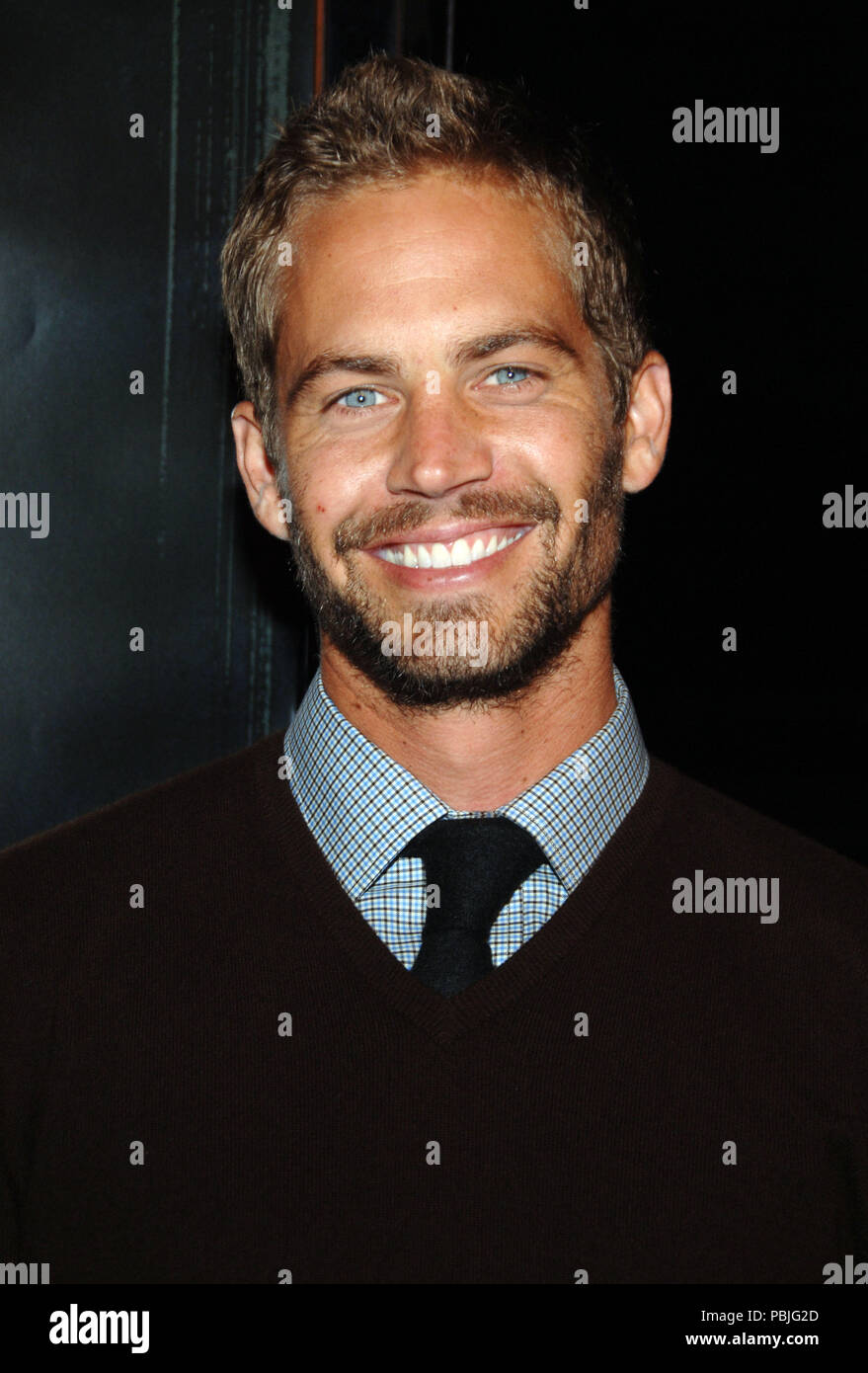 credit pepermunt spoor Paul Walker arriving at the FLAGS OF OUR FATHERS Premiere at the Academy Of  Motion Pictures and Sciences In Los Angeles. headshot smile eye  contactWalkerPaul019 Red Carpet Event, Vertical, USA, Film Industry,